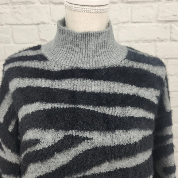 TWINE AND STRING Zebra Print Fuzzy Sweater GREY AND BLACK Oversized Medium - Picture 2 of 12